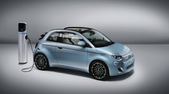 Premiere des Fiat 500e